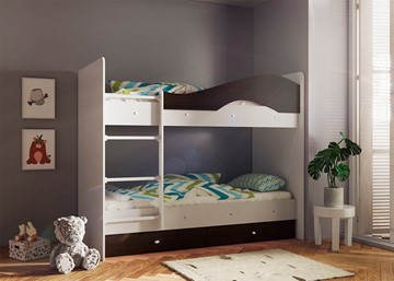 Детская  двухъярусная кровать Мая с 2 ящиками на щитах, корпус Млечный дуб, фасад Венге в Саратове - предосмотр