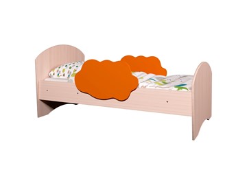 Детская кровать с бортиками Тучка, корпус Дуб млечный, фасад Оранжевый в Саратове