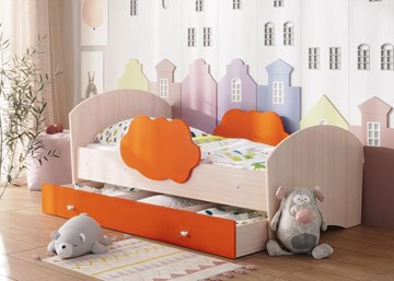 Детская кровать с бортиками Тучка с ящиком, корпус Дуб млечный, фасад Оранжевый в Саратове