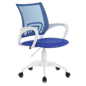 Компьютерное кресло Brabix Fly MG-396W (с подлокотниками, пластик белый, сетка, темно-синее с рисунком "Space") 532405 в Энгельсе